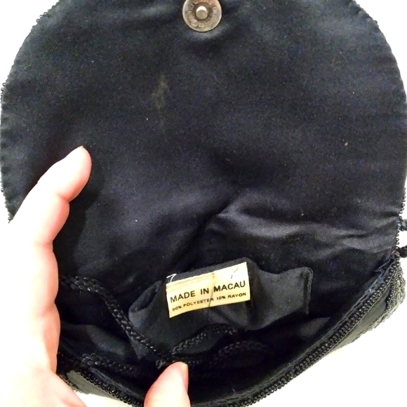 Small vintage beaded purse with long strap. (Just tucked inside the bag for now) - Picture 4 of 5